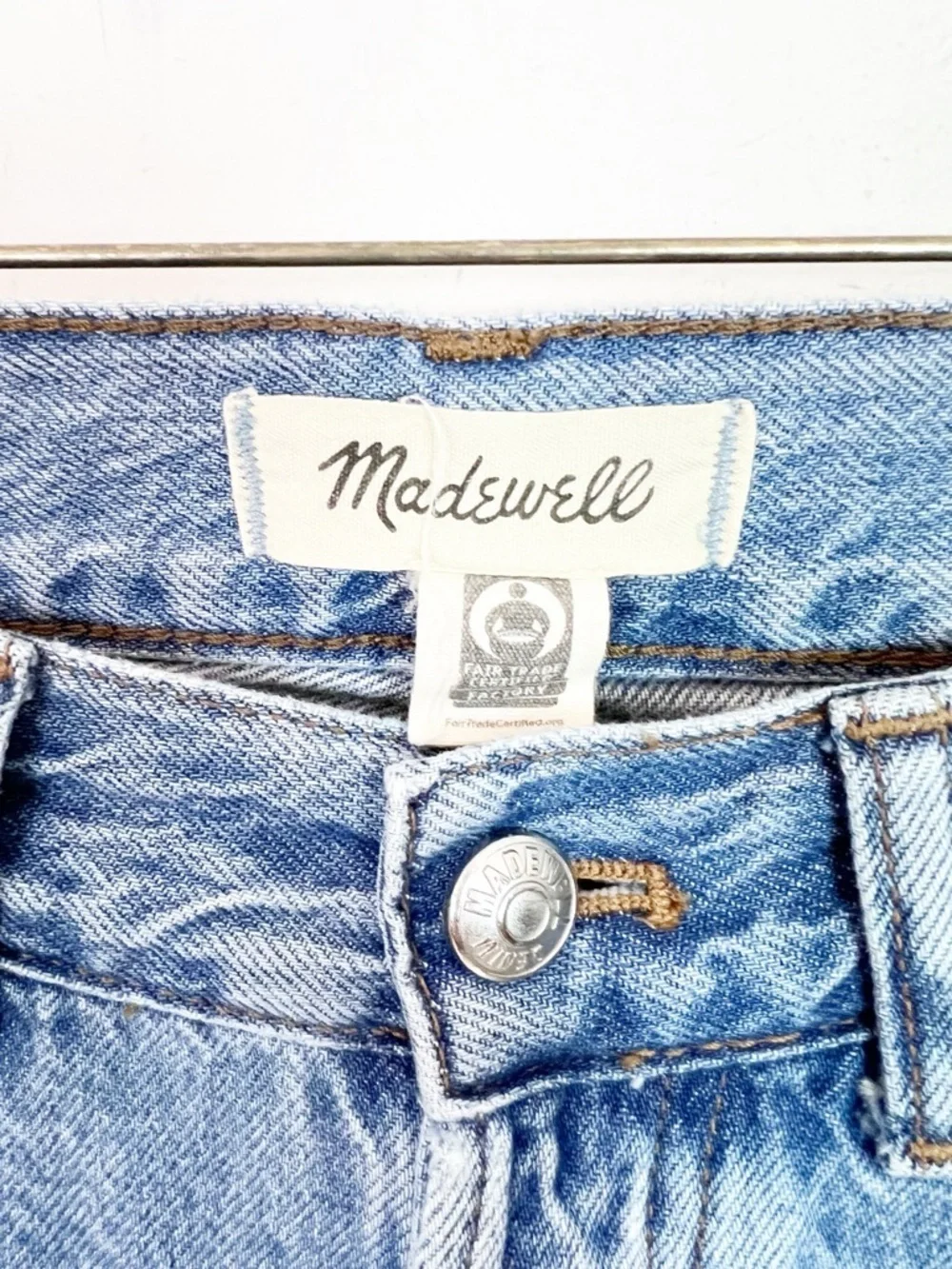 MADEWELL DEAN EAST STRAIGHT BUTTON FLY LIGHT DENIM FRAY HEM CROP JEANS SZ 24